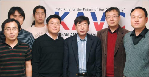 김동석 소장(가운데)와 뉴욕·뉴저지 한인유권자운동센터(KAVC: Korean American Voter Council) 활동가들.