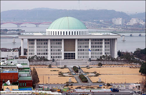 서울 여의도에 위치한 국회의사당 건물.