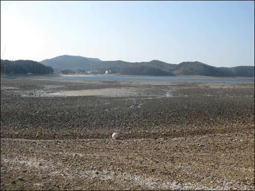 영흥도에서 가장 큰 해수욕장이다. 