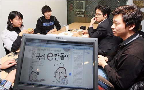 8일 저녁 서울 신촌에서 <오마이뉴스>가 주최한 '짠돌이·짠순이 좌담회' 모습.