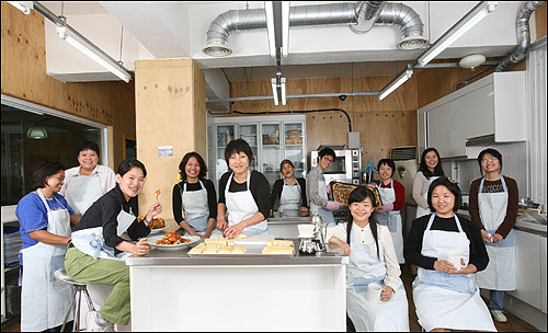 오가니제이션 요리 구성원들의 모습.