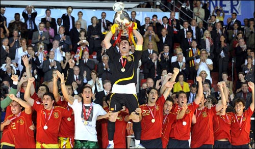  유로 2008에서 44년 만의 우승을 차지한 스페인 축구대표팀 