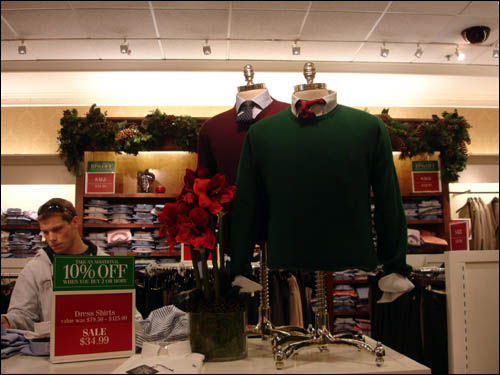 폴로 매장에서 파는 세일 스웨터 가운데 가장 저렴한 30불짜리 초록색 램스울 스웨터. 