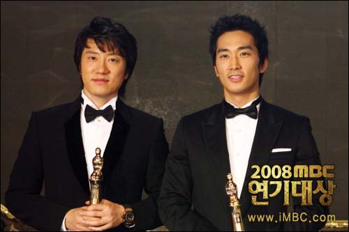 김명민(왼쪽)과 송승헌은 MBC 연기대상에서 '대상'을 '공동수상'했다.