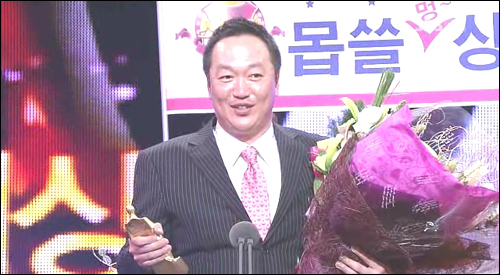 SBS 연예대상에서 베스트 엔터테이너상을 받은 박상면은 "내년엔 가요대상에 도전하겠다"며 너스레를 떨었다.