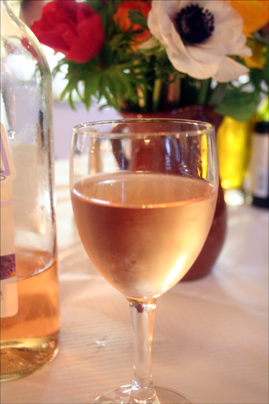 프랑스 식탁에서 와인이 없다면 향기없는 꽃과 같다