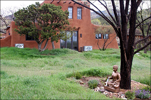 숭산스님의 제자이면서 미국 재가불교운동을 이끌고 있는 조안 핼리팩스가 미국 뉴멕시코 산타페에 설립한 우파야 선원