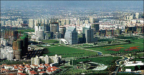 전체 면적의 45%가 녹지로 이뤄진 쑤저우 공업원구. 거대한 공원과 같은 신도시를 연상케 한다.