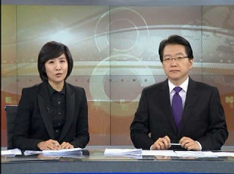 이소정 KBS 기자는 지난 21일 <아침뉴스타임>에서 "떳떳한 방송을 위한 제작중단을 시청자 여러분들이 이해해달라"는 소신발언을 했다. 검은 정장과 블라우스가 눈에 띈다