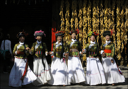 윈난성 거주 소수민족들의 공연 모습