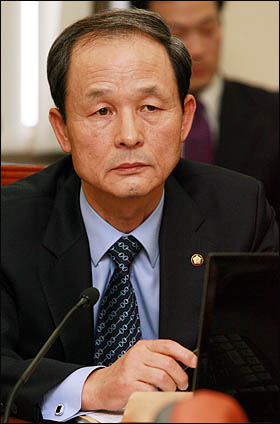 국방장관 출신인 김장수 한나라당 의원