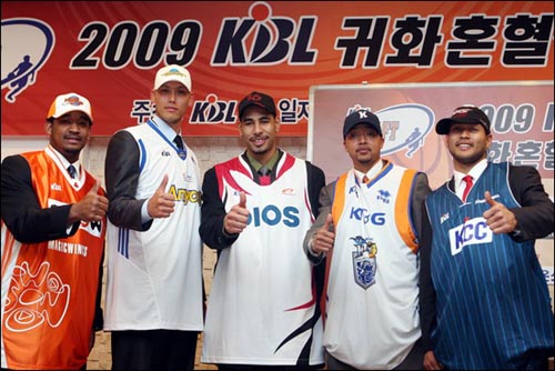 지난 2월 2일 열린 2009 프로농구 귀화, 혼혈선수 드래프트에서 프로 구단들의 지명을 받은 5명의 선수들 
