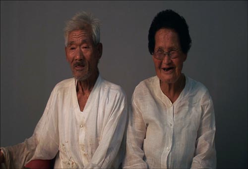  영화 속 두 주인공 최원균 할아버지와 이삼순 할머니.