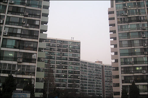 최근 안전 진단을 앞두고 재건축 기대감이 커진 서울 대치동 은마아파트 모습.