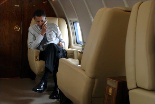 통화중인 오바마 미국 대통령(대통령후보 시절).