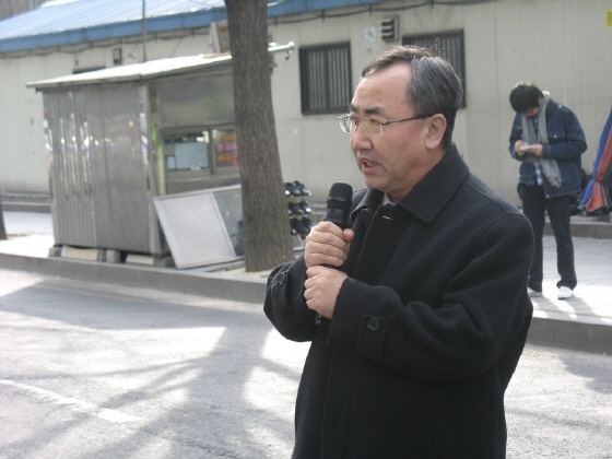  기자회견에서 주경복 교수 해촉관련 청와대와 교과부를 비판하고, 4개 대학에 정이사 선임을 촉구하는 박정원 임시이사공대위원장