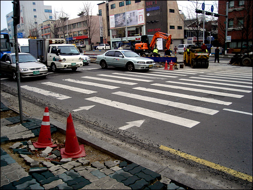 서울 강서구 일대는 도로공사와 인도 정비로 늘 불편하고 위험하다.