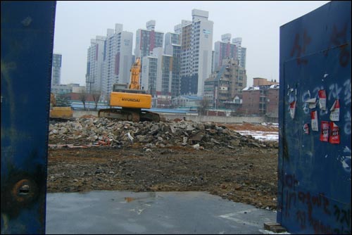 철거가 완료되었으나, 시공사와 공사 내용을 알리는 표지판은 없다 .(2009년 1월 13일 촬영)