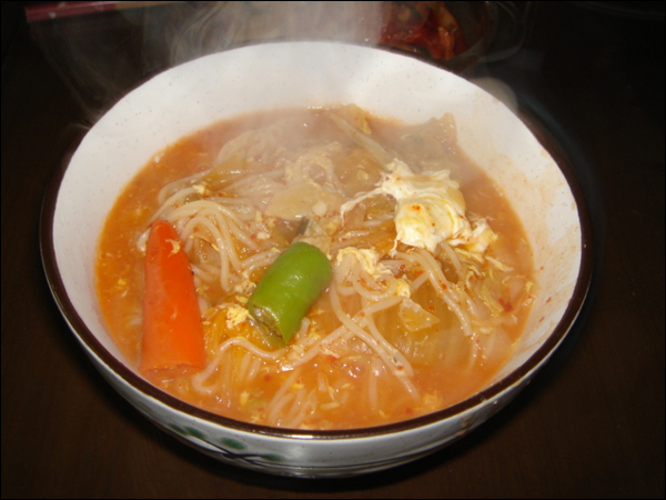 칼국수입니다. 보기만 해도 맛 있어 보이시죠?  칼국수입니다. 보기만 해도 맛 있어 보이시죠? 