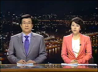 MBC <뉴스데스크> 신경민·박혜진 앵커.
