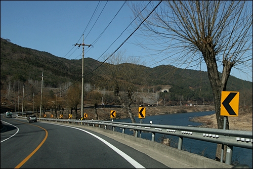 섬진강 변을 따라 가는 국도 17호선