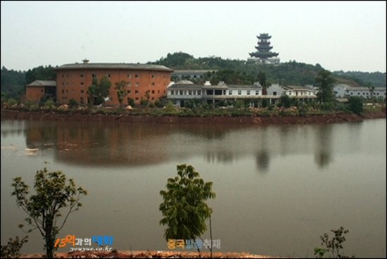 중국발품취재 중 찾았던 간저우의 객가풍경원에 있는 객가 공동체 생활 공간인 웨이룽우
