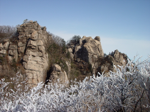  청법대 동쪽 삼형제봉