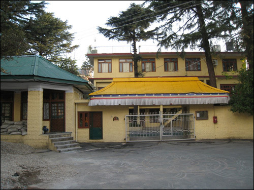 달라이라마가 기거하는 궁전인 쫄라캉으로 경계가 삼엄해 출입이 엄격히 금지돼 있다.