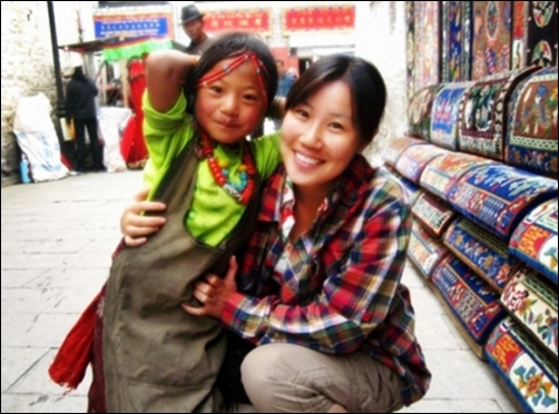 티베트 라싸의 어린 소녀 깡골라모