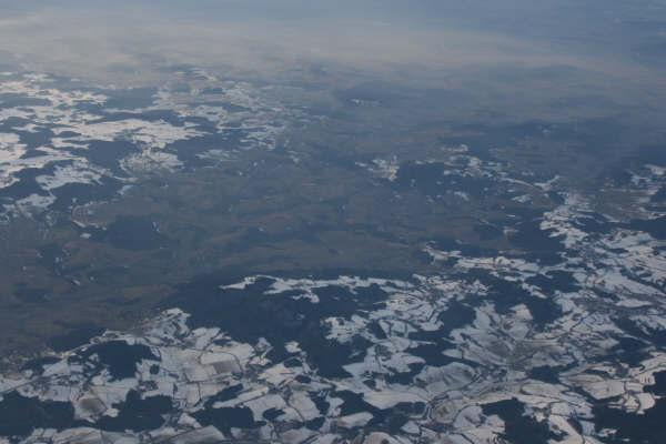 뮌헨의 하늘에서 찍은 모습입니다. 눈이 내렸더군요. 마치 파도 물결 같았습니다.
