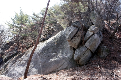 조각 바위