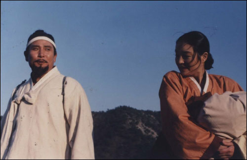 영화 <변강쇠>(1986)의 두 주인공 이대근과 원미경.