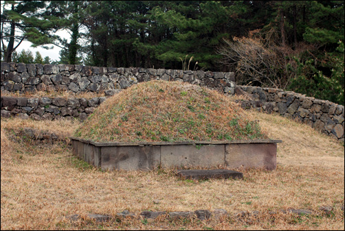 하원마을에는 주민들이 '왕자묘'라 부르는 무덤 3기가 있다. 묘의 주인이 누구인지는 알려지지 않았다.