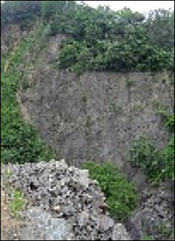 국내 최대의 광산이었던 충남 홍성군 광천광산의 폐광 모습
