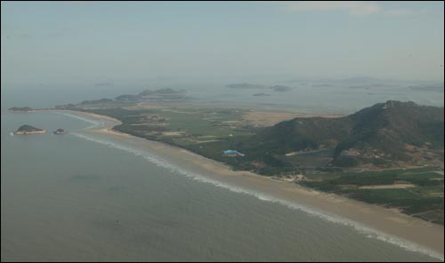 우리나라 모래 해변 가운데 가장 길고 넓은 대광해수욕장. 전라남도 신안군 임자도에 있다.