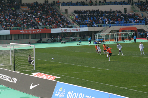 강원FC 김영후 선수의 페널티킥 폼 멋있죠. K리그 데뷔골 후 후반전에 멋진 필드골을 성공시켰습니다.
