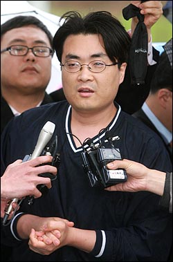 지난 20일 무죄를 선고받고 풀려나게 되었다. 미네르바 박대성씨의 구속은 작금의 현실을 그대로 보여준다.