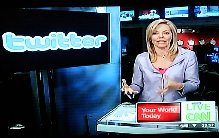 CNN 본사에서 근무하고 있는 로즈마리 철치 앵커의 방송 모습