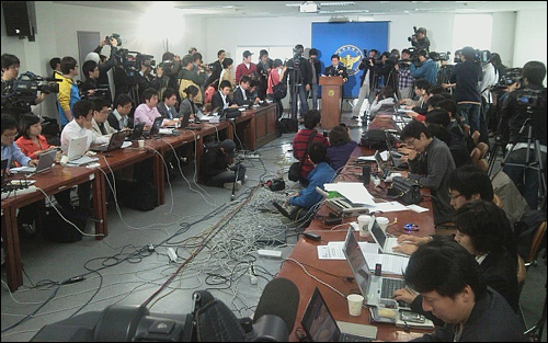24일 오전 10시 30분 분당경찰서는 고 장자연씨 사건의 중간수사 결과를 발표했다. (#5505 엄지뉴스로 7245님이 보낸 사진입니다)