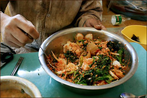 농부네 시골밥상의 나물비빔밥은 아삭한 식감이 잘 살아있을뿐더러 부드러운 감칠맛도 아주 그만이다.