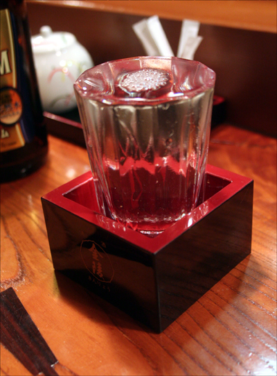 우스니고리나마자케는 살아있는 술이라 맛의 변화가 빠르다. 신선한 기간에 마시는 게 좋다