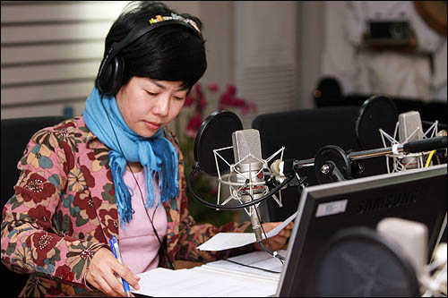 MBC 라디오 시사프로그램 <김미화의 세계는 그리고 우리는>의 진행자 김미화씨(자료사진)