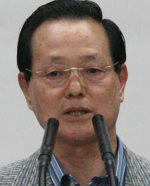 그는 김대중 정부와 노무현 정부 10년을 좌파정권으로 규정하며 이 10년동안 새마을운동이 고생 많이 했다고 말했다.
