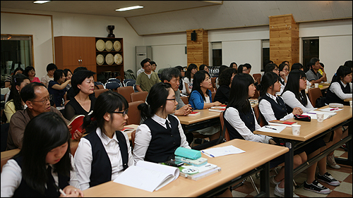 독자와의 만남 '엄마를 잃어버진 지 일주일째다' 무슨 의미일까요?