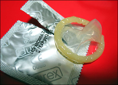딸아이가 성인이 되면 콘돔을 챙겨주겠다는 어느 여배우의 말은 여전히 멀고 어렵게만 느껴진다. 