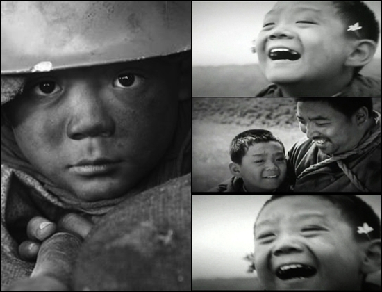 영화 마지막에 극적으로 살아남는 자오팡쯔와 샤오더우쯔이다. 어린 병사 샤오더우쯔는 '끝 없는 희망'으로 부각되며 양 귀에 꽃을 꽂고 슬픈 듯 환한 웃음으로 영화의 대미를 장식한다.