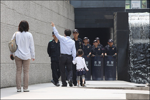  청계광장 출입금지...5월 24일 청계천 풍경