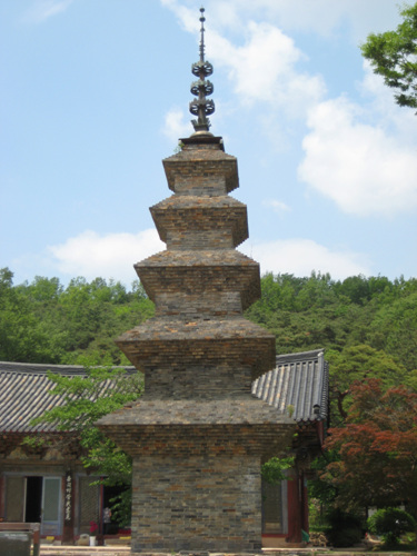 오층전탑은 송림사의 대표적인 문화재이다.