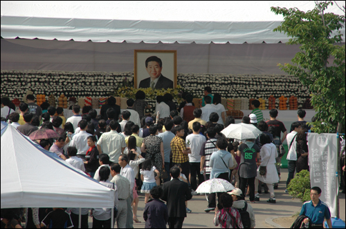국민장 기간이 끝난 5월 30일과 31일에도 많은 조문객들이 김해 봉하마을 분향소를 찾아 조문했다.