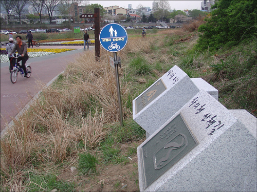 쌍개울은 한국을 대표하는 산책길(2006년 5월)과 아름다운 하천(2009년 2월)으로 선정됐다.
